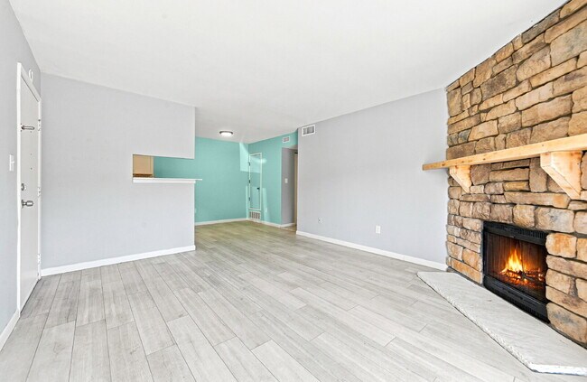 Foto del edificio - $1,770.95 - 2 Bed, 2 Bath Updated Condo in Denver with In Unit Laundry and Community Amenities!