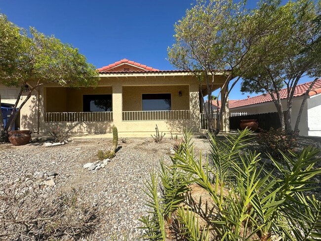 Building Photo - AVAILABLE NOW!! 2 BEDROOM 2 BATHROOM HOME ...
