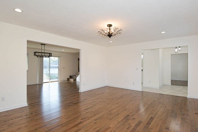 Building Photo - 306 Bright Meadows Dr