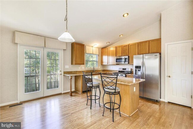 Building Photo - 102 W Deer Park Rd