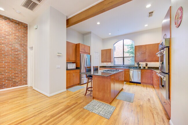 Building Photo - 3300 Taft St