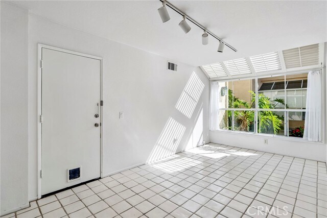 Building Photo - 128 Almador