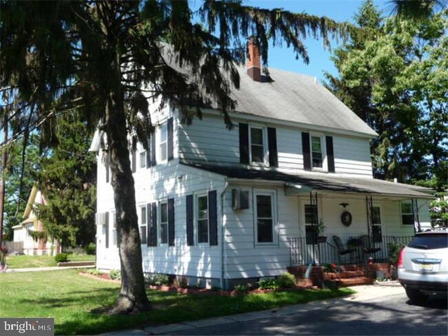 Building Photo - 16-18 W Pittsfield St