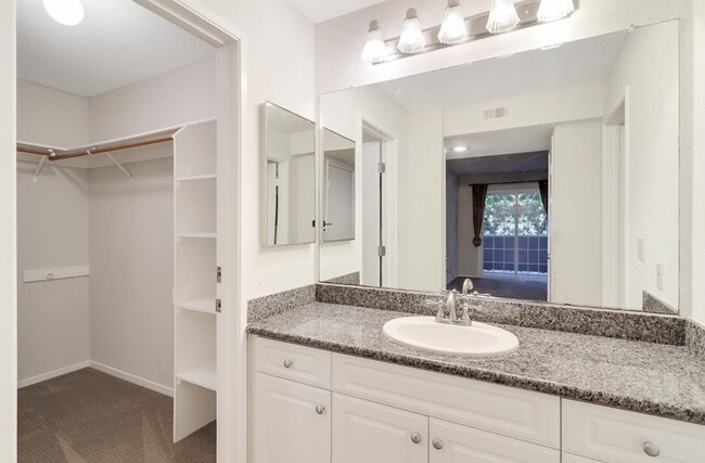 Building Photo - 520 Canyon Oaks Dr