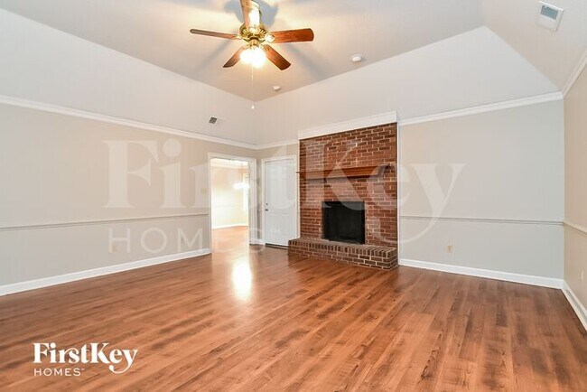 Foto del edificio - 6464 Evergreen Dr