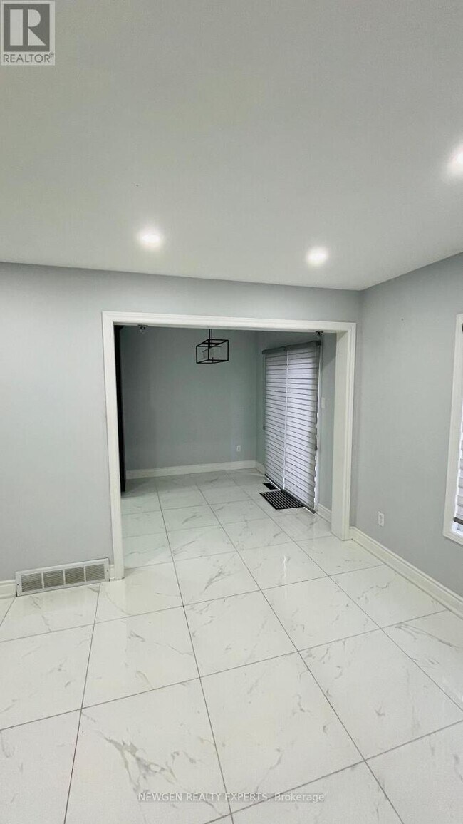 Photo du bâtiment - 803 Deveron Crescent