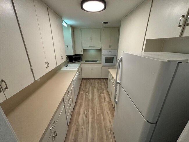 Foto del edificio - 807 Bouldin Ave