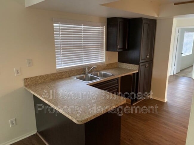 Building Photo - 669 16th Ln
