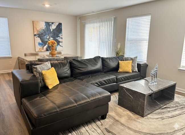 Foto del edificio - 359 Forest Edge Ave