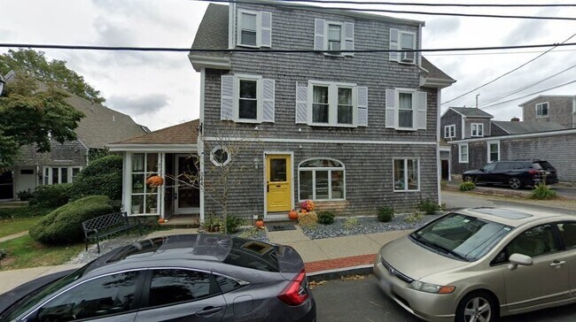 Building Photo - 346 Elm St