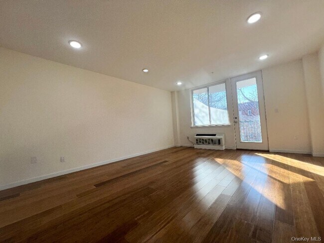 Foto del edificio - 55 S Middle Neck Rd