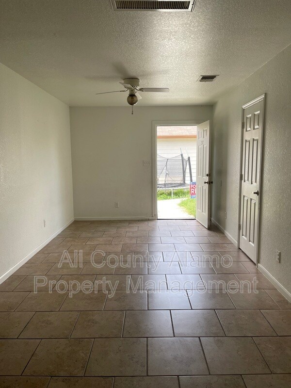 Foto del edificio - 11110 Baywood St