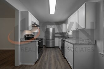 Building Photo - 2911 Beechwood Dr