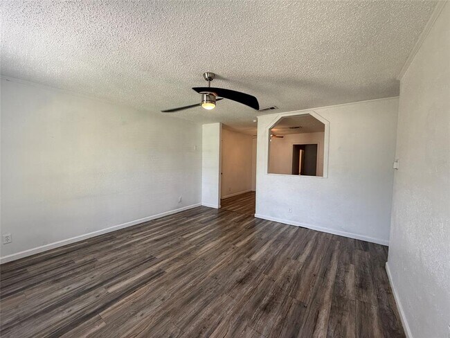Building Photo - 6204 Dove Springs Cir