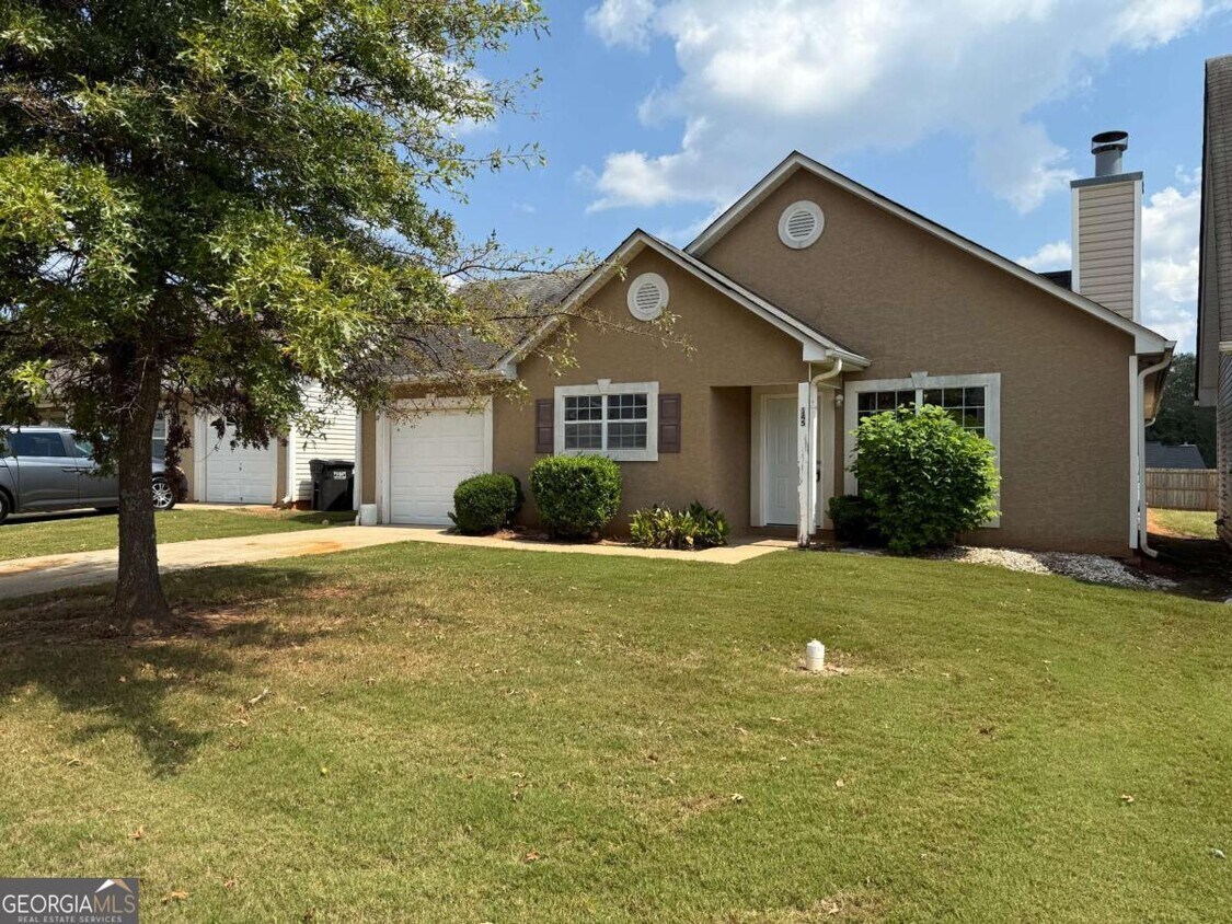 Foto principal - 145 Chandler Fields Dr