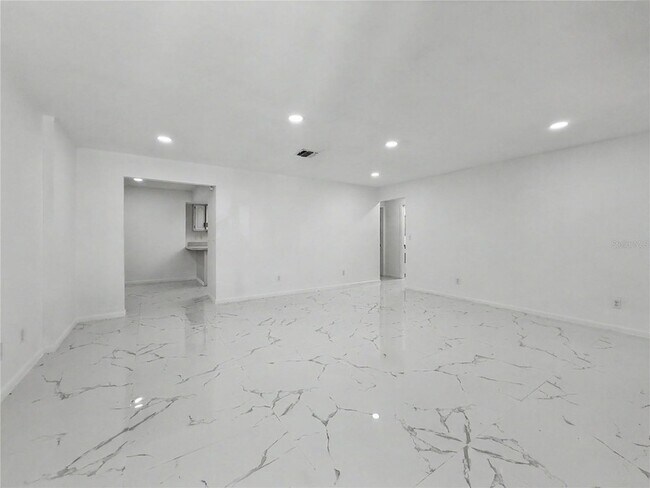 Building Photo - 2101 Hibiscus Rd
