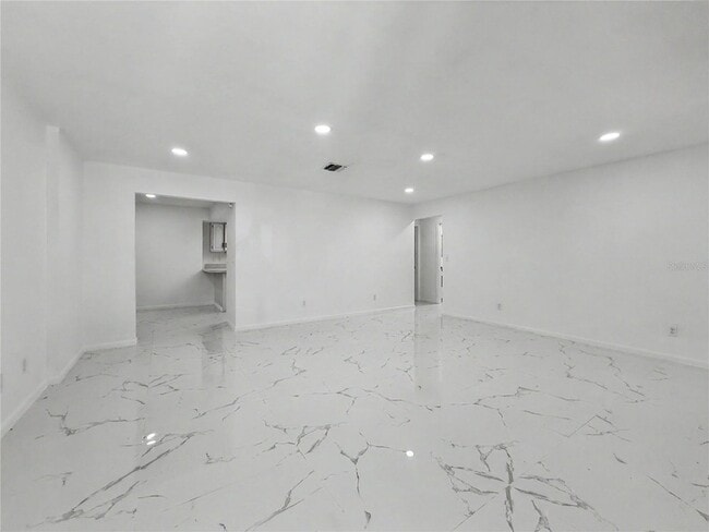Foto del edificio - 2101 Hibiscus Rd