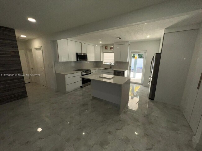 Building Photo - 1555 SW 21st Way