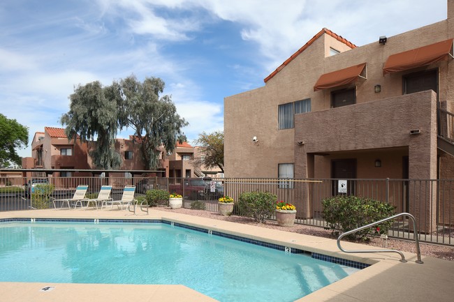 Building Photo - Desert Wind Apartments