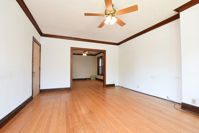 Foto del edificio - 5307 W Montrose Ave