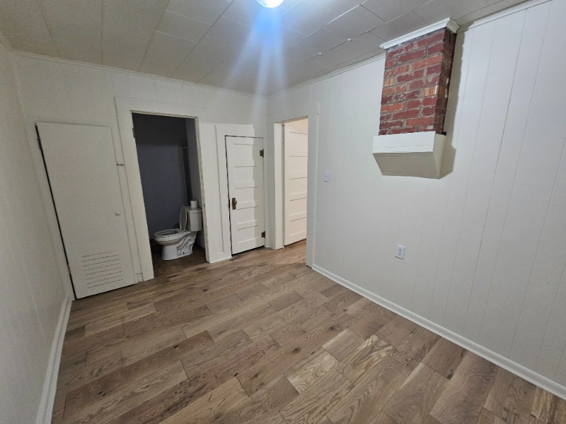 Building Photo - 321 W Elm St