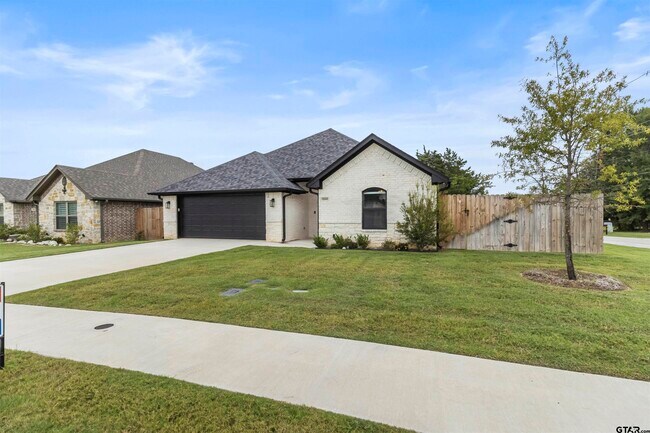 Building Photo - 19243 Seneca Dr
