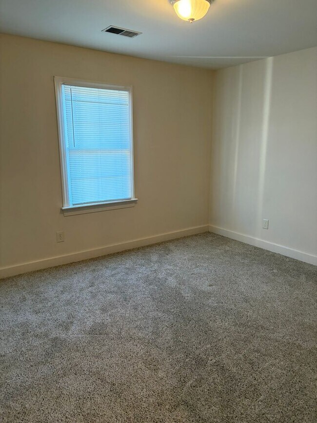 Foto del edificio - 3 Bedroom Duplex in Rocky Mount