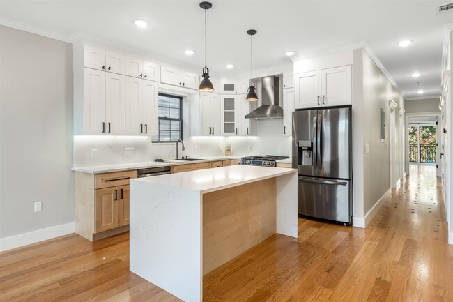 Building Photo - 230 Griffith St