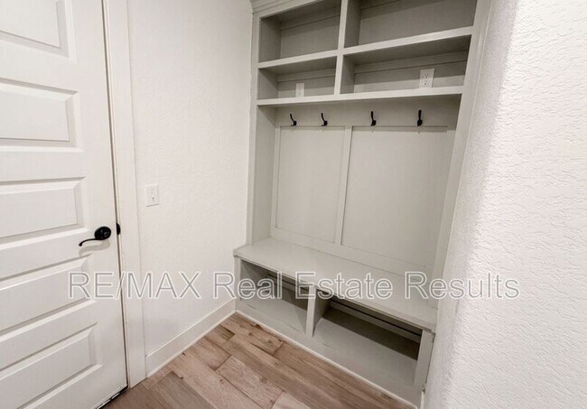 Foto del edificio - 751 Spicewood Trail