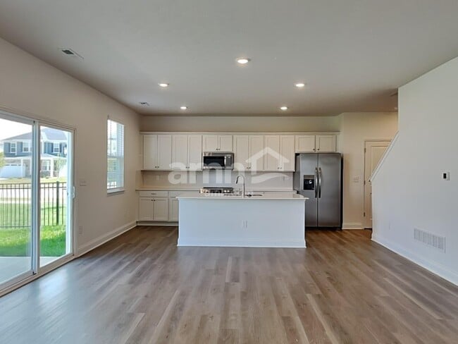 Building Photo - 300 Pne Hl Ct
