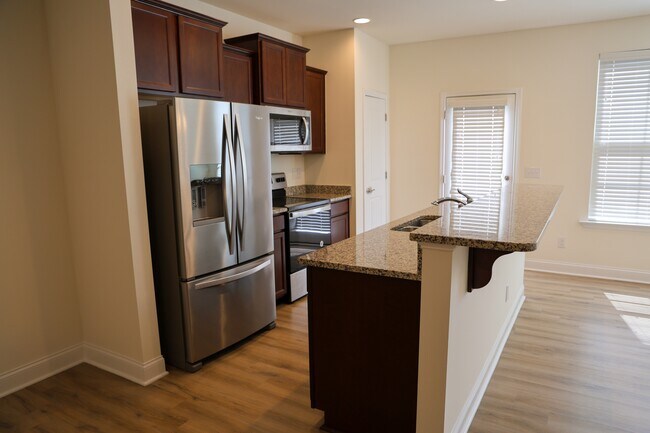 Foto del edificio - 1200 Quillsedge Ct