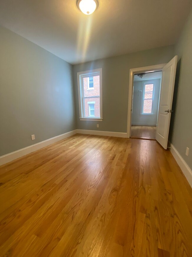 Foto del edificio - Beautiful, Fully Renovated Allston 5 bed/2...