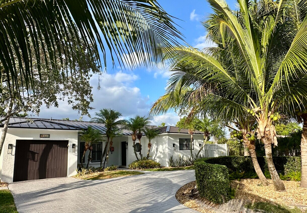 Primary Photo - 801 NW 6th Dr