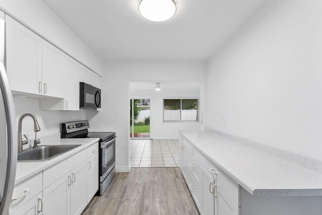 Foto del edificio - 430 NE 49th St