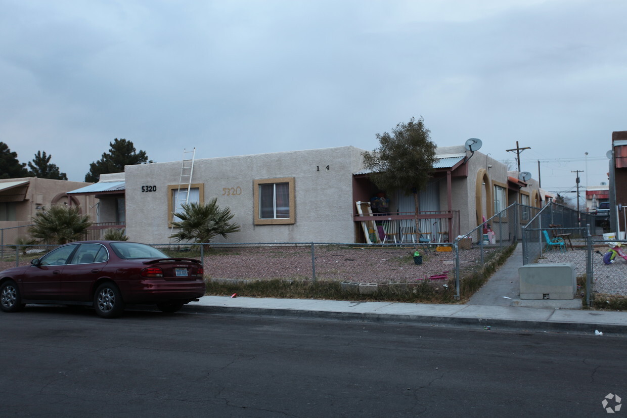 Primary Photo - Charleston Heights