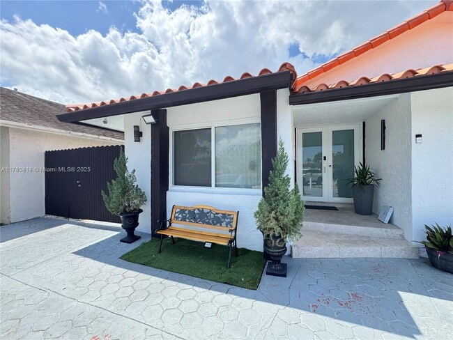 Building Photo - 434 SW 99th Ct