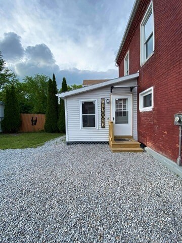 Building Photo - 56 Howland Ave