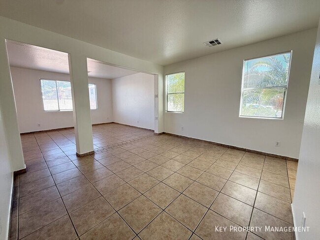 Foto del edificio - 5968 Hickory Nut Ave