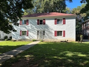 Building Photo - 2326 E 7th St