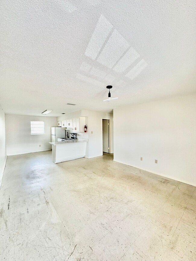 Building Photo - 207 S Sugar Rd
