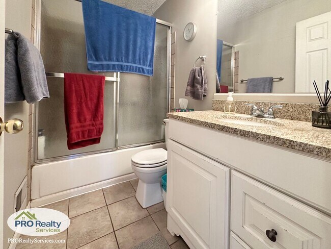 Foto del edificio - 3 Bedroom House in Maple Grove