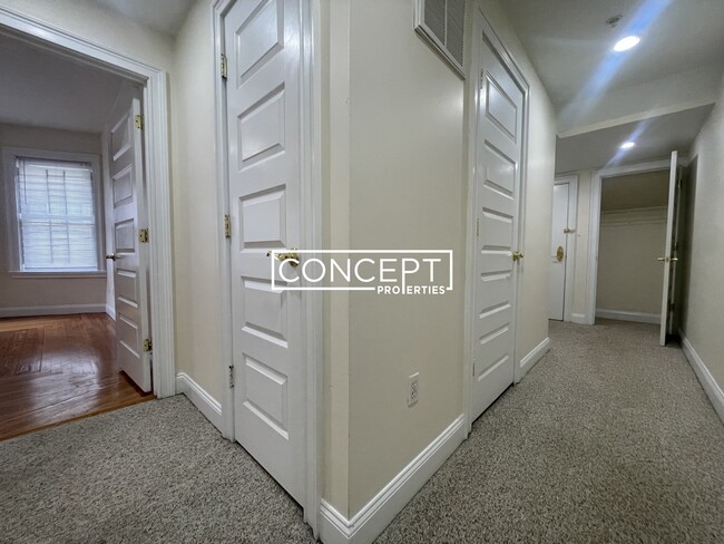 Building Photo - 53 Ashford St