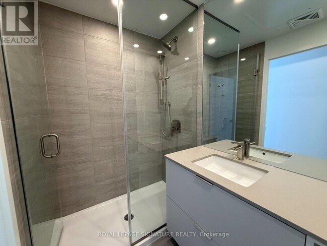 Building Photo - 1 Fairview Rd E