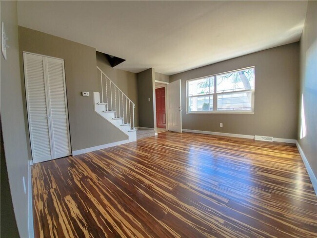 Building Photo - 680 Village Pl S Dr
