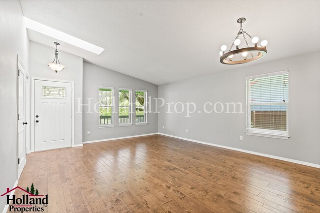 Foto del edificio - Single level Beautiful home located on Fan...