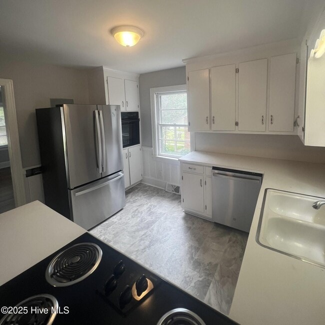 Building Photo - 2405 Jefferson Dr