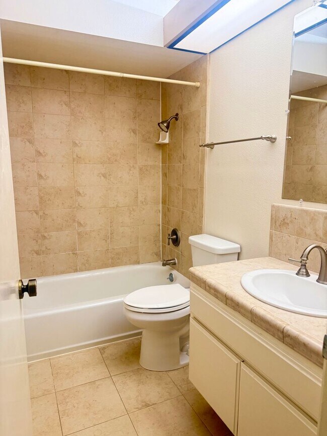 Foto del edificio - AWESOME 2 BEDROOM 2 BATH CONDO