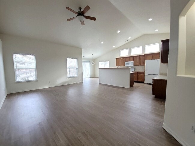 Building Photo - Spacious, Remodeled Rambler off of Keene R...