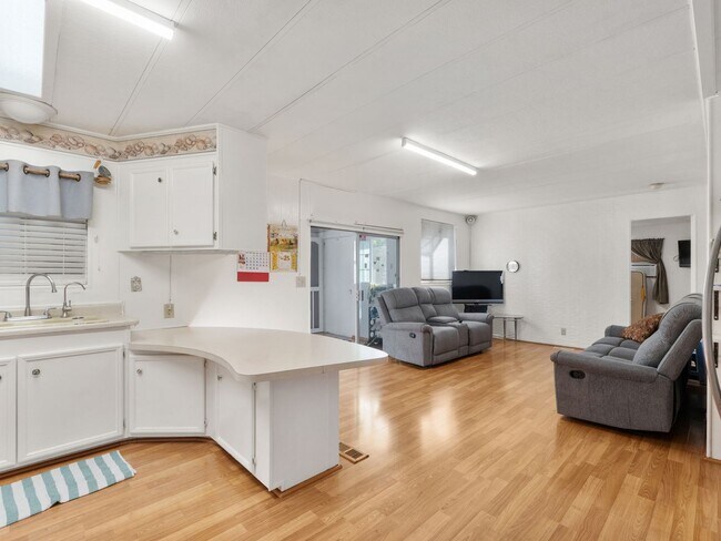 Foto del edificio - Cozy 3 bedrooms, 2 bathrooms, cover patio and carport available in San Marcos