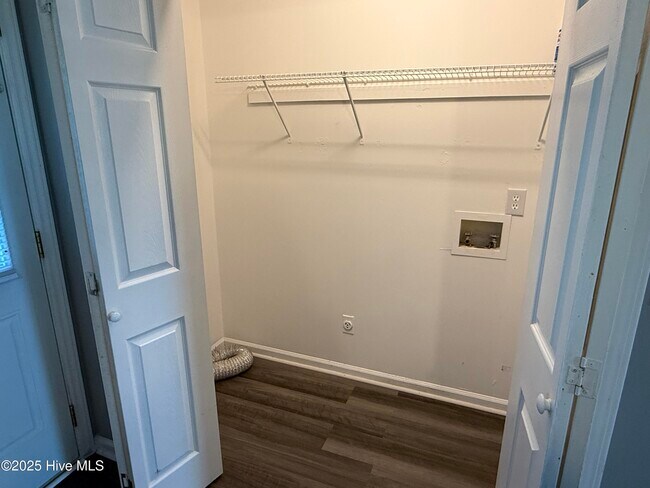 Foto del edificio - 1200 Peyton Cir